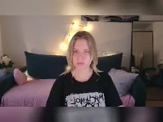 Xlovecam Live Sex Cam of VikiCharm