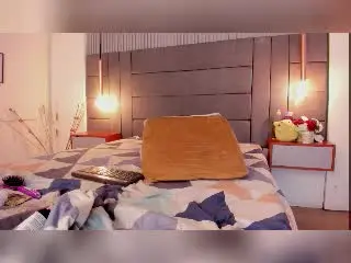 Xlovecam Free Porn Cam of GiuliaAddams