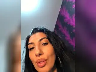 Xlovecam Live Sex of BrunetteBabe69