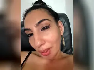 Xlovecam Sex Chat of BrunetteBabe69