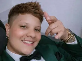 Xlovecam Free Live Porn of MiaCapucci