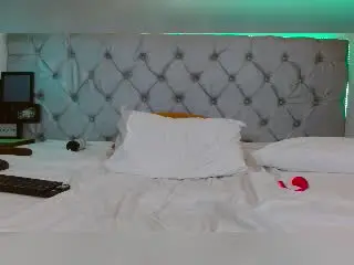 Xlovecam Watch Live Sex Cams of AvenLyric