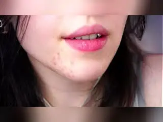 Xlovecam Live Porn of YolondaWalzier