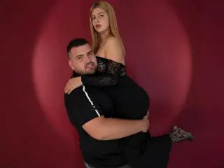 Xlovecam Free Porn Cam of EmelyRoberto