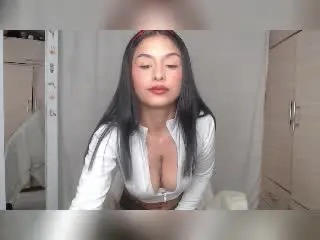 Xlovecam Free Live Porn of EmilyVv